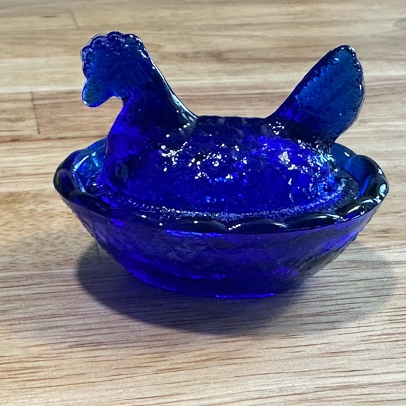 COBALT BLUE DEPRESSION STYLE GLASS MINI HEN ON NEST CHICKEN SALT DISH - Picture 2 of 5